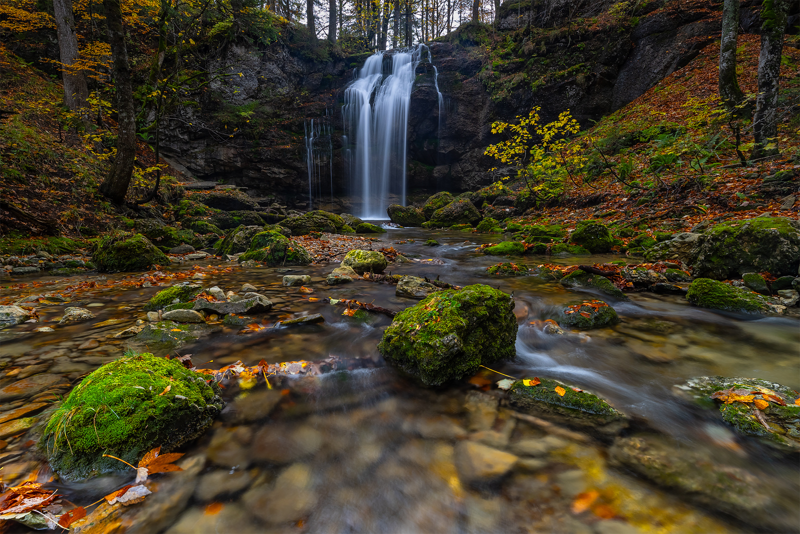 "Herbstlich am Wasser................VI"