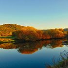 Herbstliche Abendstimmung am Fluss