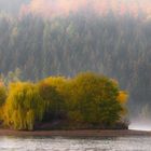 Herbstliche Bergseeinsel