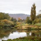 herbstliche flußlandschaft