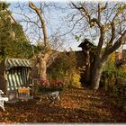 Herbstliche Gartenterasse der Burg Gamburg