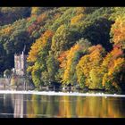 Herbstliche Idylle am Seeufer