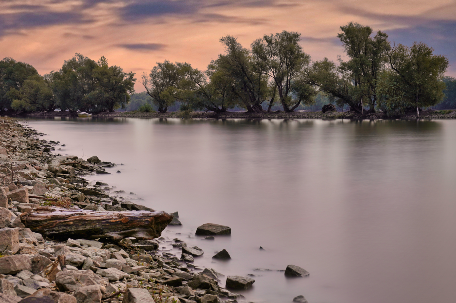 Herbstliche Rheinlandschaft