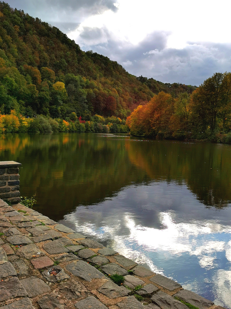 Herbstliche Romantik an der Lahn bei Balduinstein 