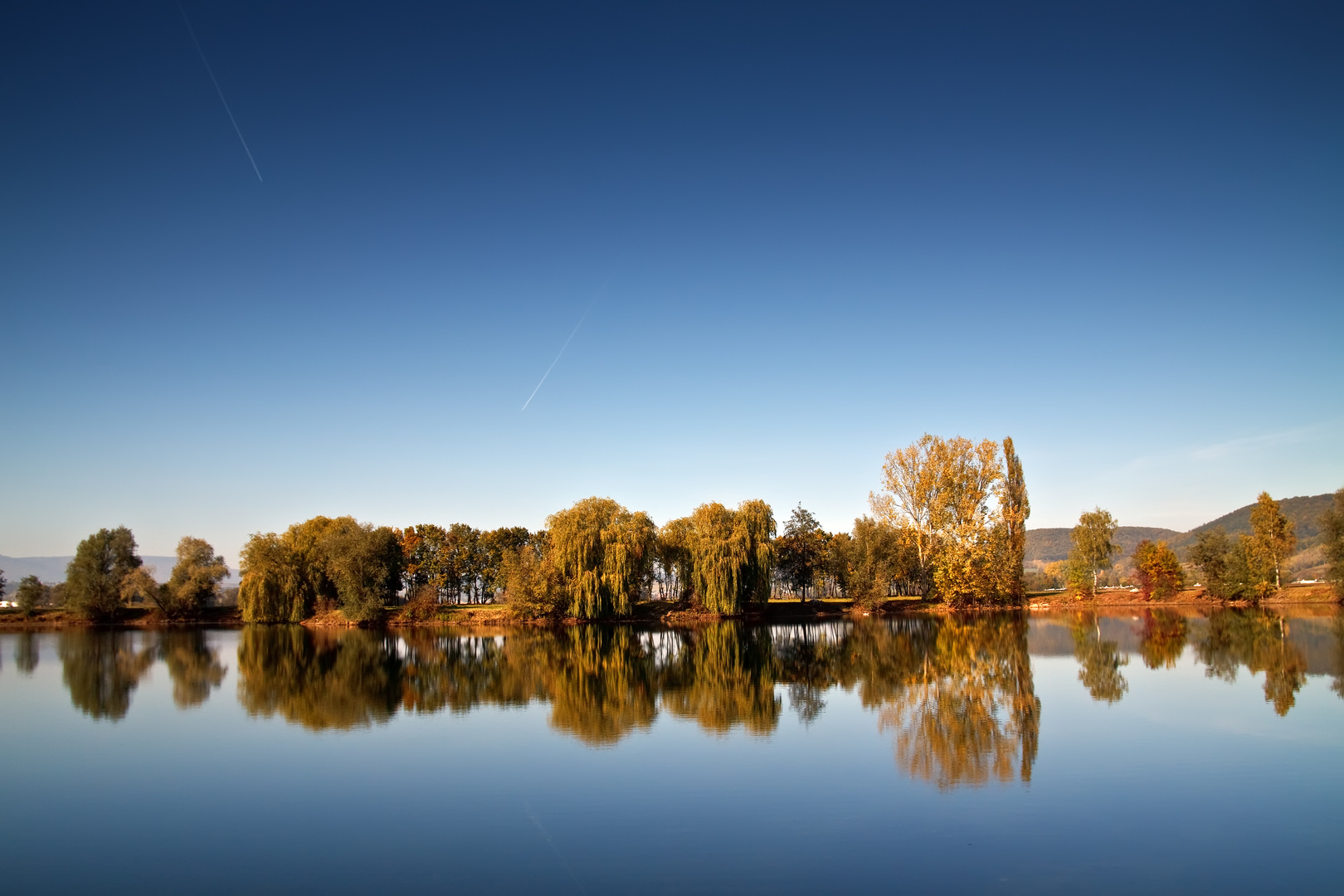 Herbstliche Seenlandschaft 1/11