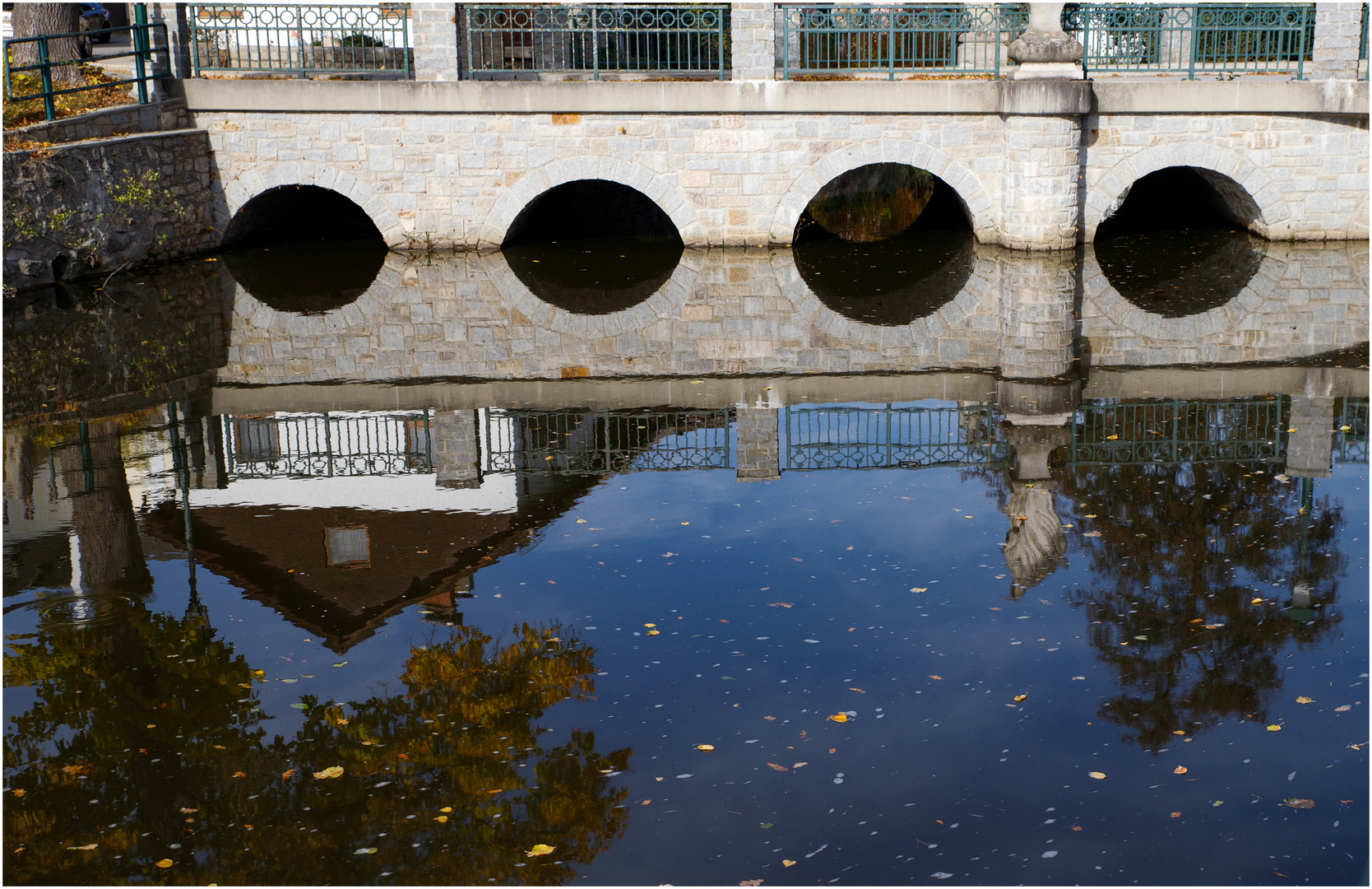 Herbstliche Spiegelung