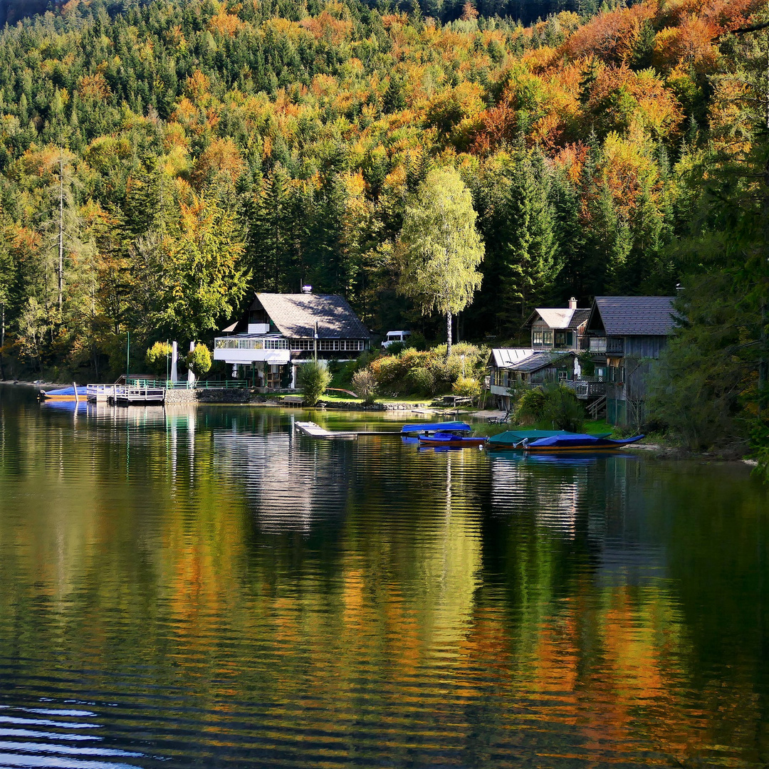 Herbstliche Spiegelung am Altausseersee