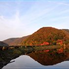 herbstliche Spiegelung am Rursee