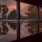 Herbstliche Spiegelung im Garagendeck