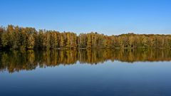 Herbstliche Stille am See