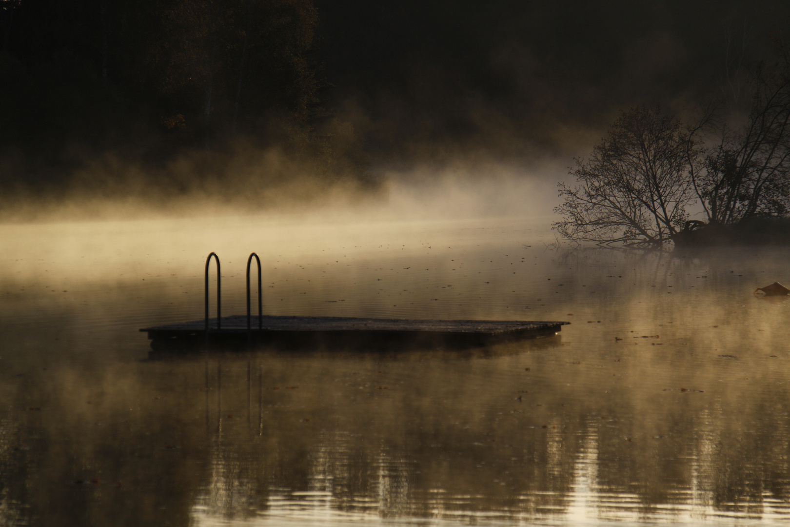 Herbstliche Stille am See