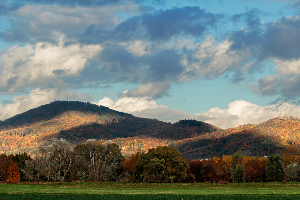 Herbstliche Stimmung am Melibokus und Schloss Auerbach