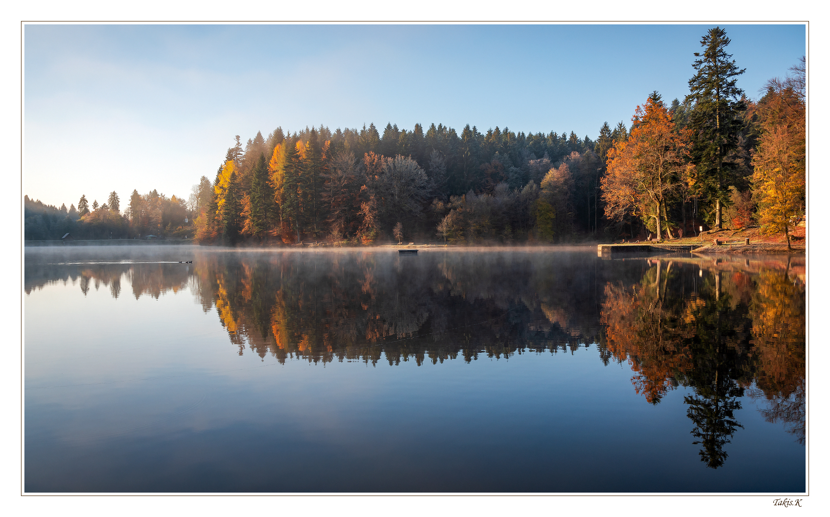 Herbstliche Wasserspiegelung