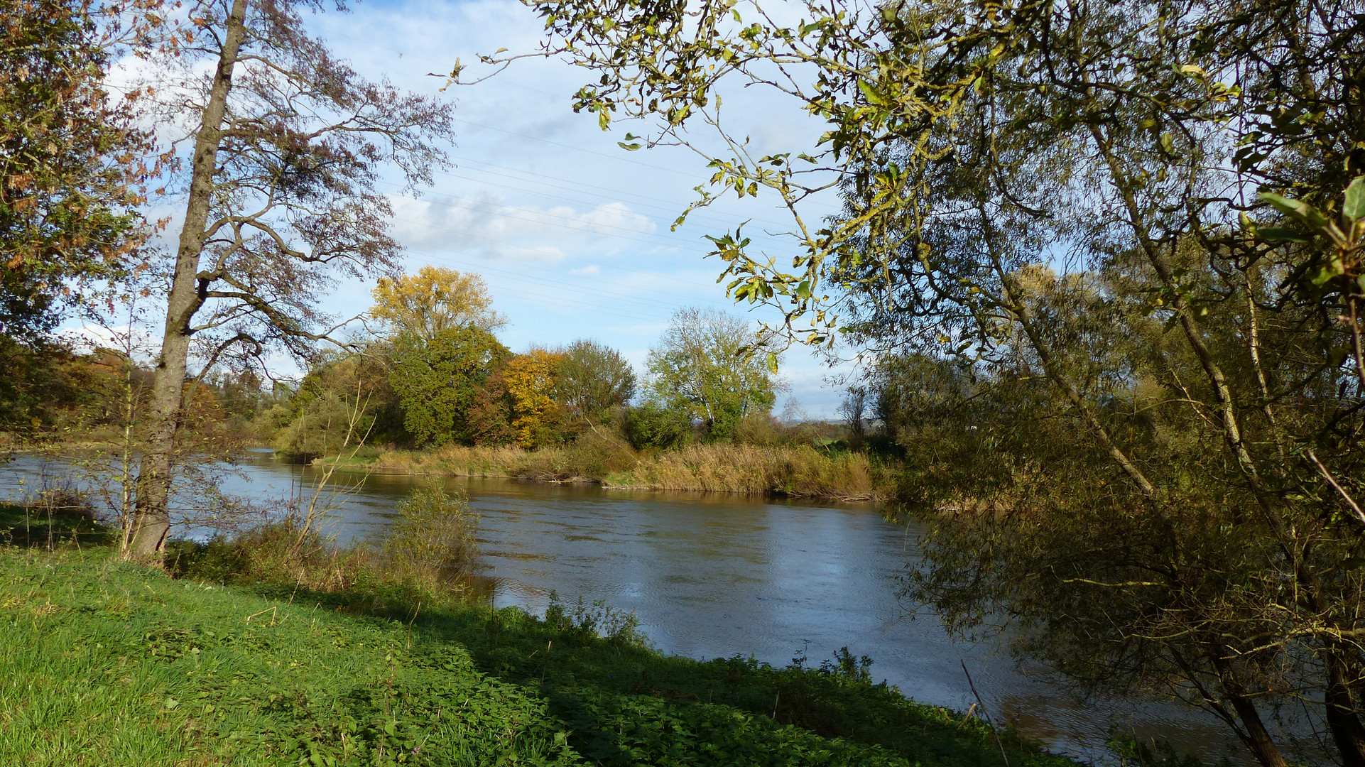 Herbstliche Weserlandschaft am Weserradweg 