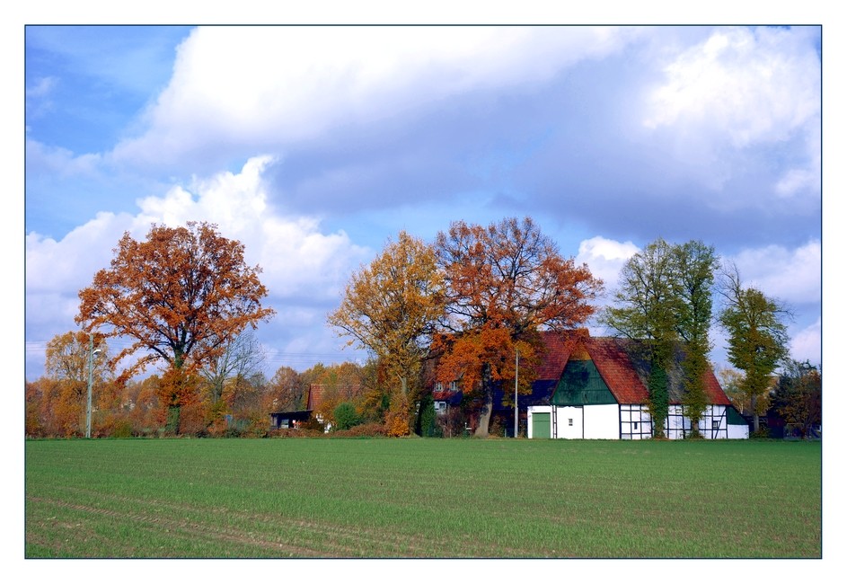 Herbstlicher Bauernhof ...