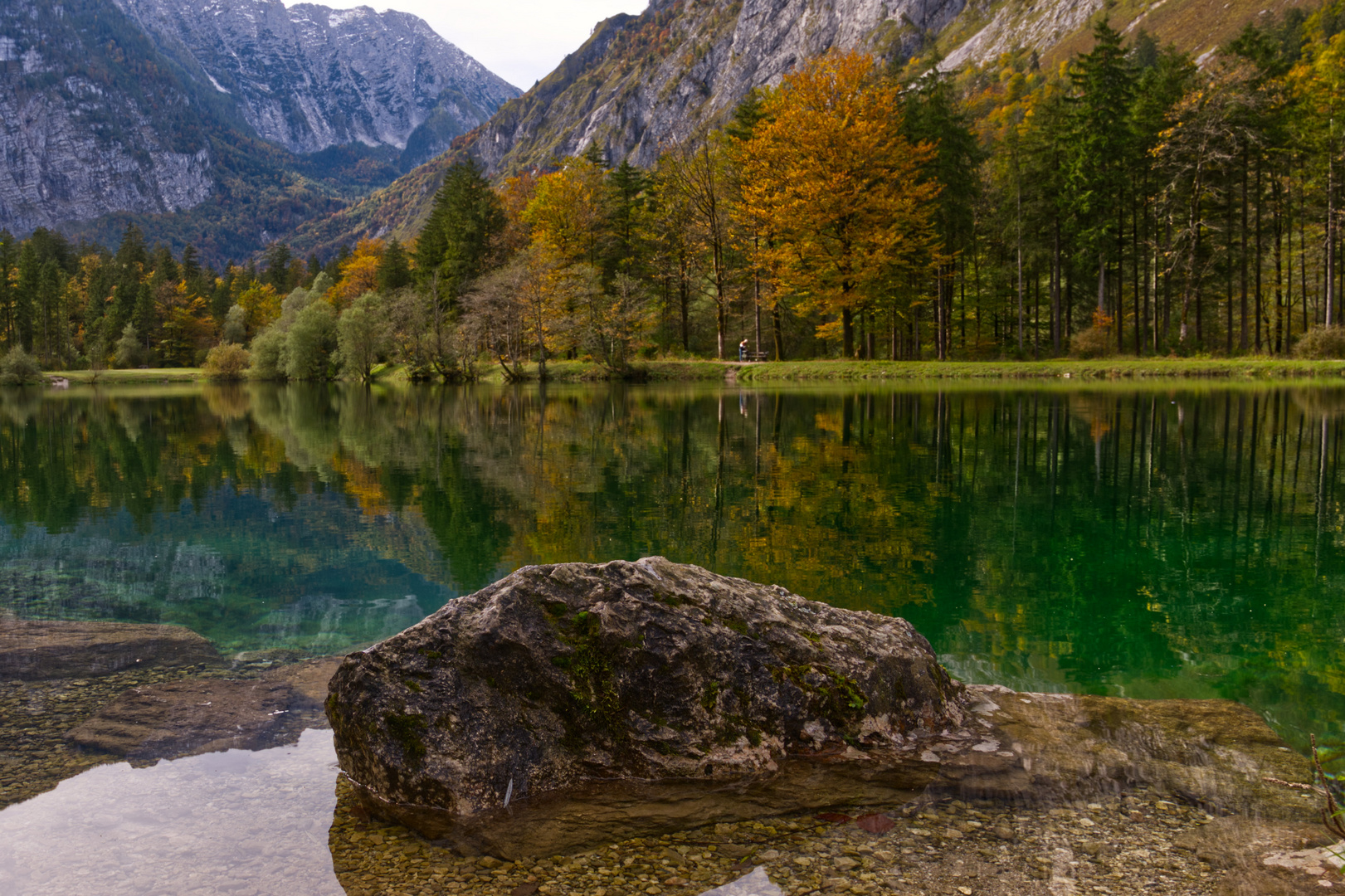 Herbstlicher Bergsee