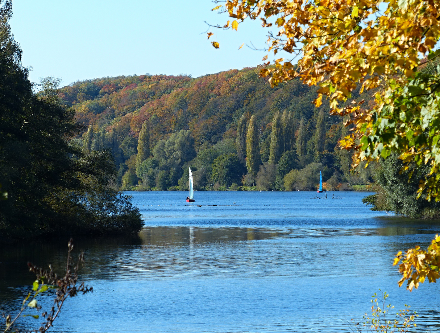 herbstlicher Blick auf den Kamnader See