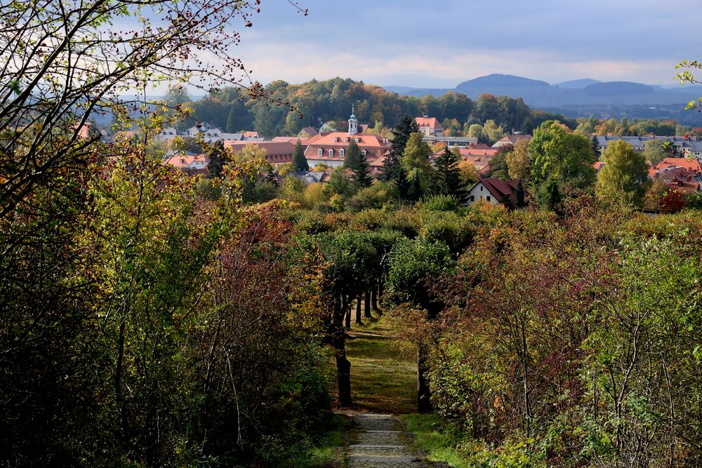 Herbstlicher Blick auf Herrnhut vom Altan aus