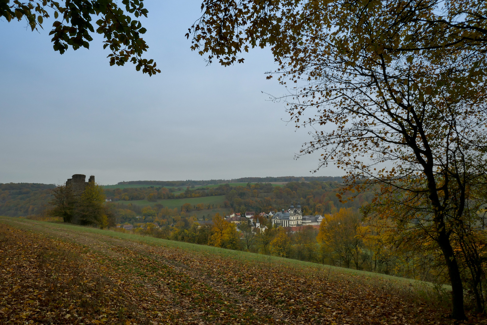 Herbstlicher Blick auf Kloster Schöntal