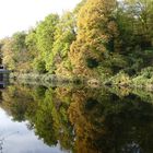 Herbstlicher Blick über die Wupper auf den Wipperkotten ...