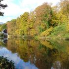 Herbstlicher Blick über die Wupper auf den  Wipperkotten ...