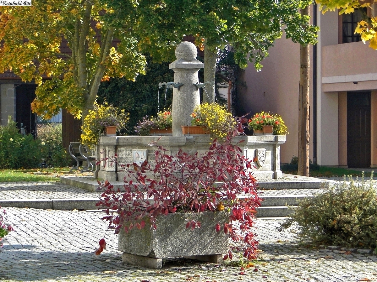 Herbstlicher Brunnen.