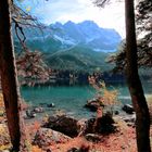 Herbstlicher Eibsee und Zugspitze