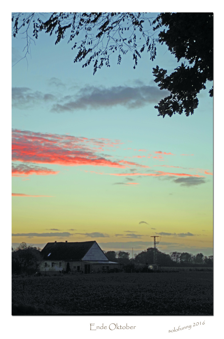 Herbstlicher Feierabend auf dem Lande.