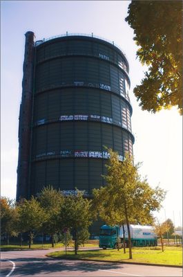Herbstlicher Gasometer