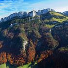 Herbstlicher Gebirgswald im Appenzell