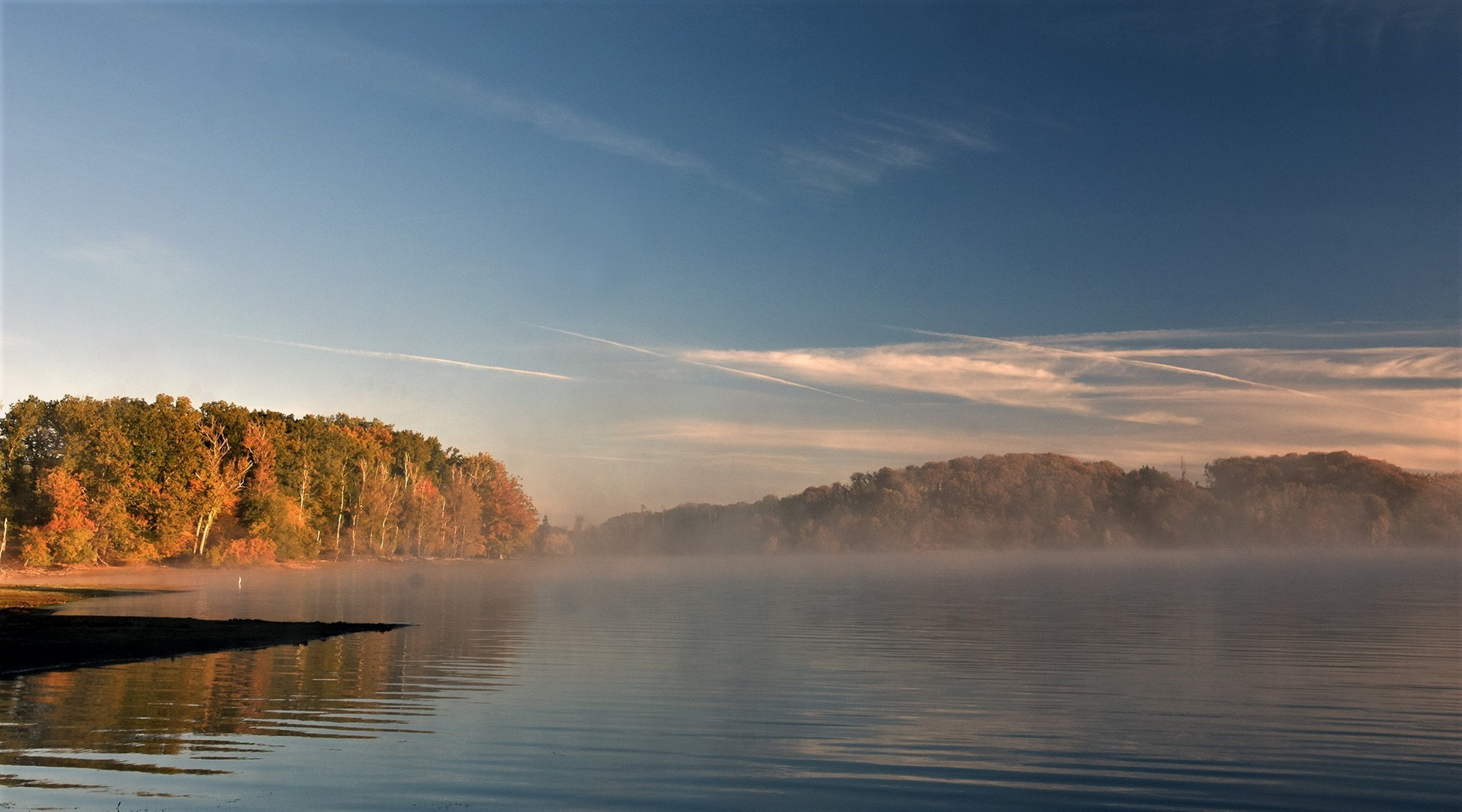 Herbstlicher Nebel am Möhnesee....