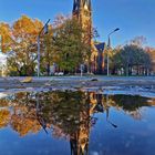 Herbstlicher Pfützenspiegel an der St.Johanniskirche Gera 