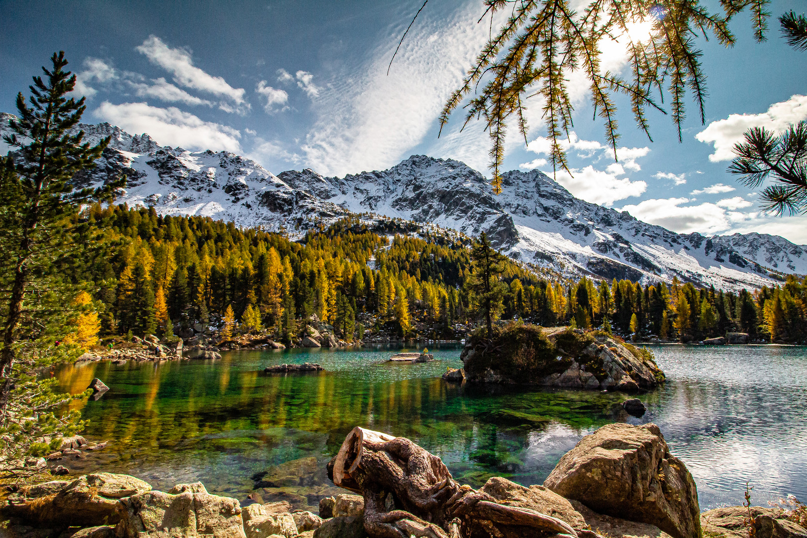 Herbstlicher Saoseo See im Val da Camp