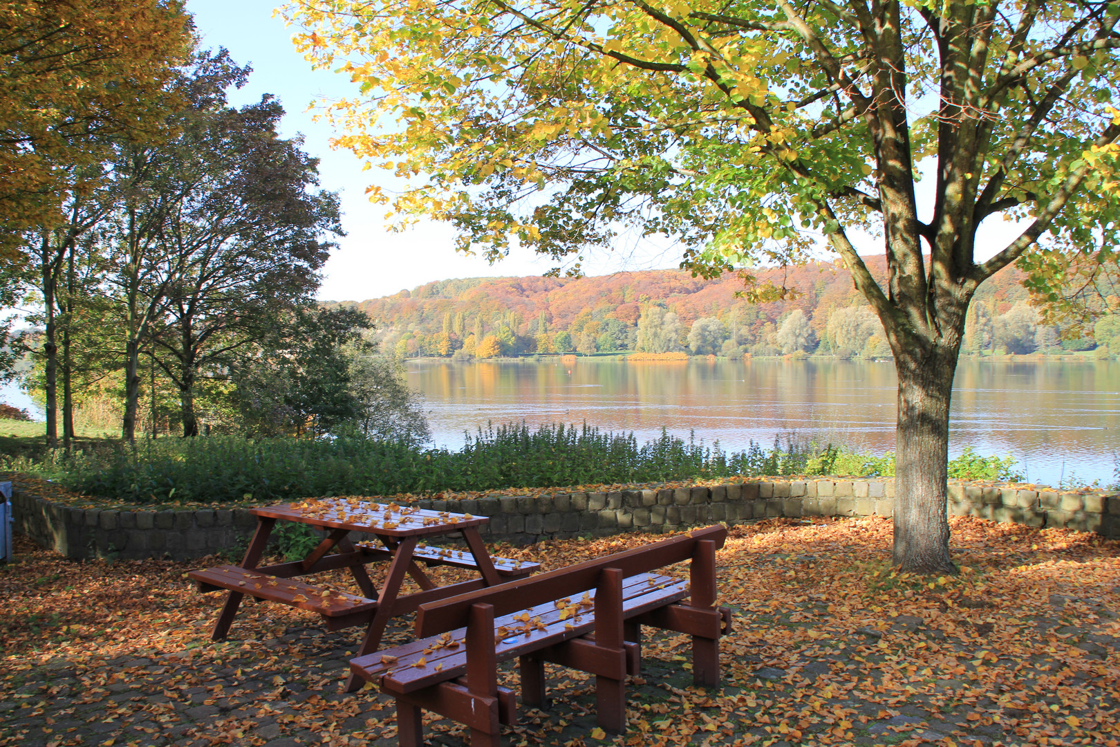 Herbstlicher See