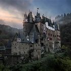 Herbstlicher Sonnenaufgang über Burg Eltz