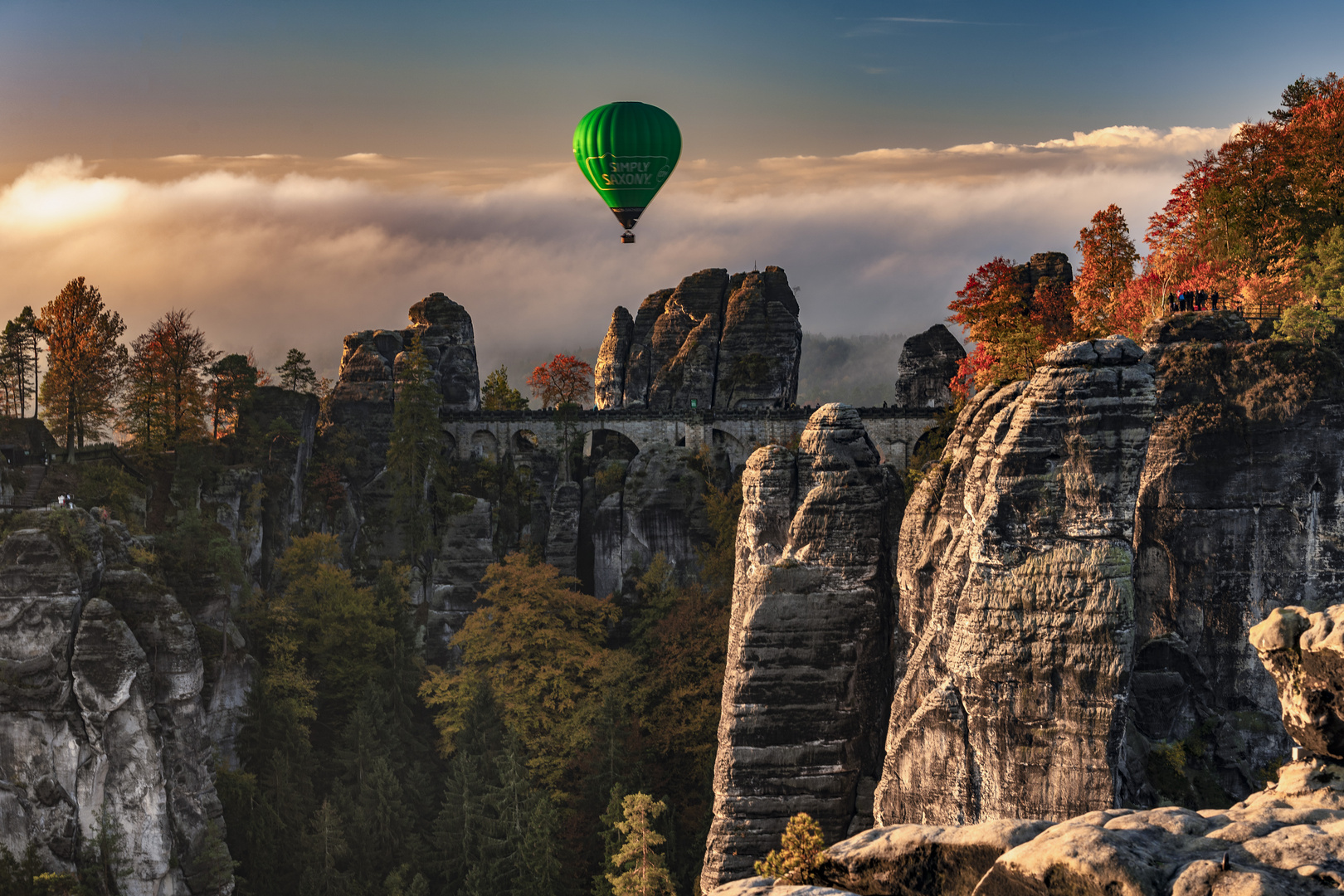 herbstlicher Sonnenaufgang über der Bastei