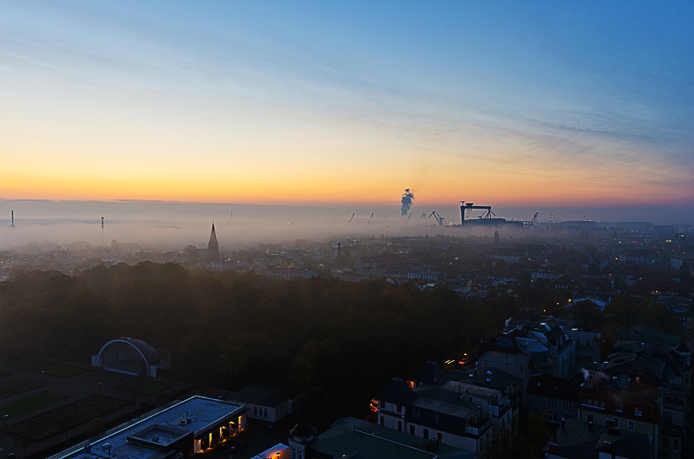 herbstlicher Sonnenaufgang über Warnemünde