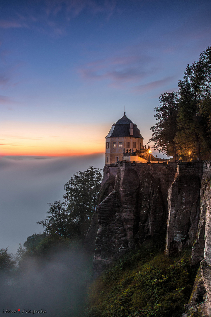 herbstlicher Sonnenaufgang von festung Königsstein