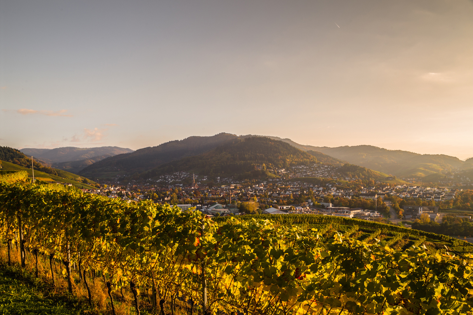 Herbstlicher Sonnenuntergang über Kappelrodeck 