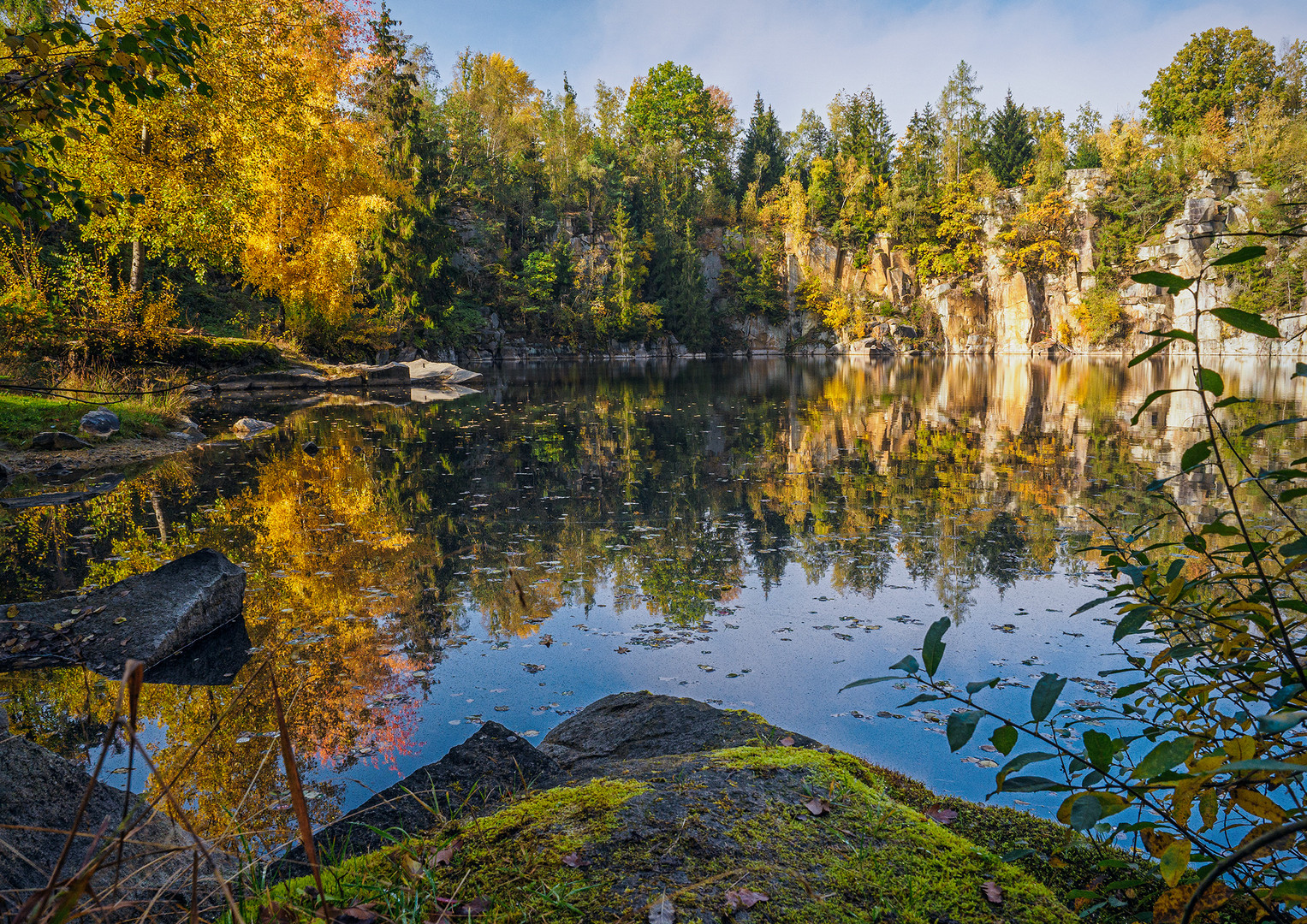 Herbstlicher Steinbruchweiher 