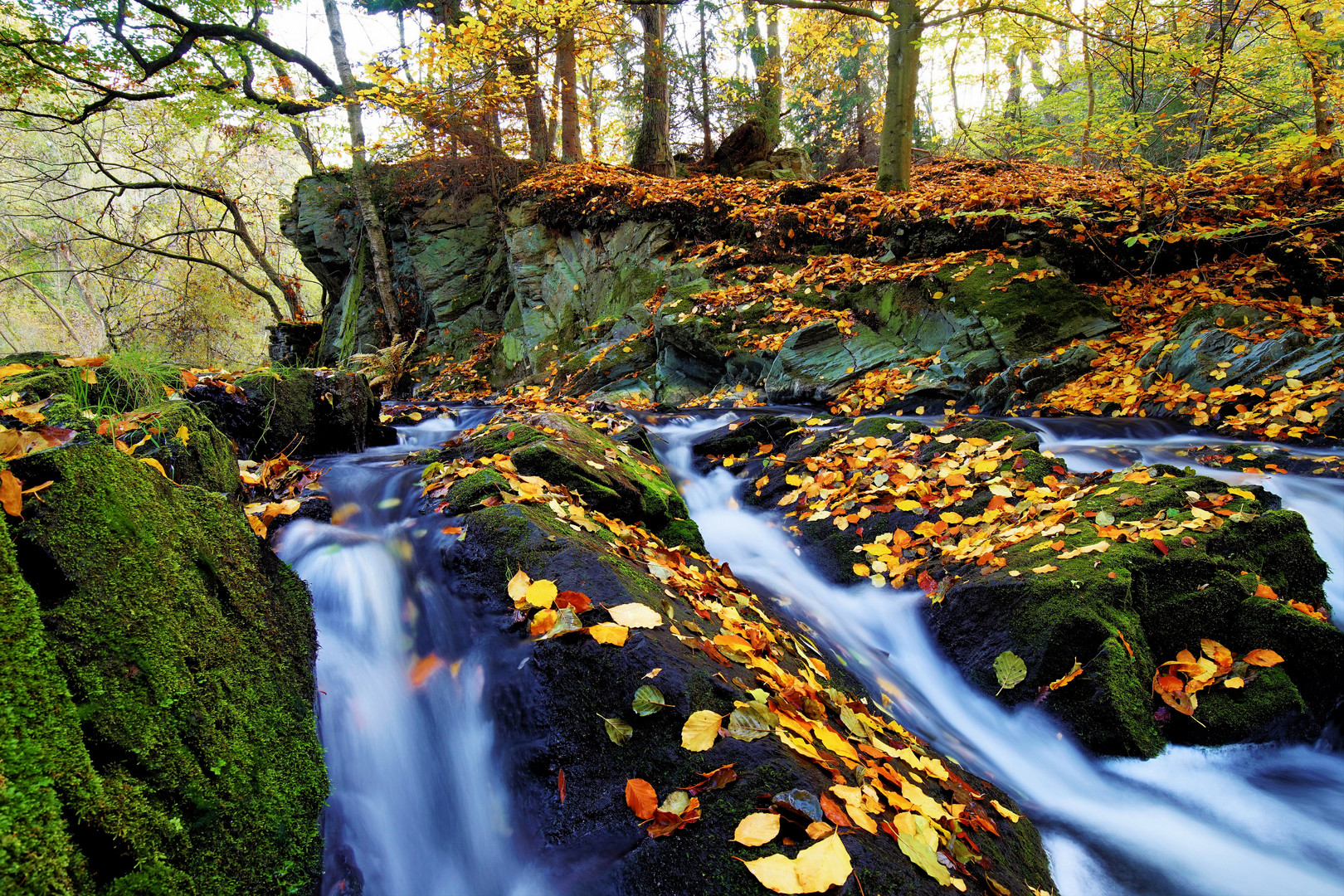 Herbstlicher Wasserfall 