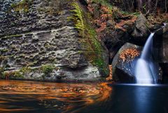 Herbstlicher Wasserfall