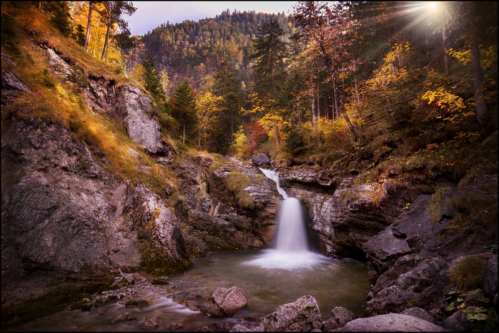 ~ HERBSTLICHERWASSERFALLIII ~