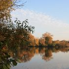 Herbstliches Farbenspiel am See