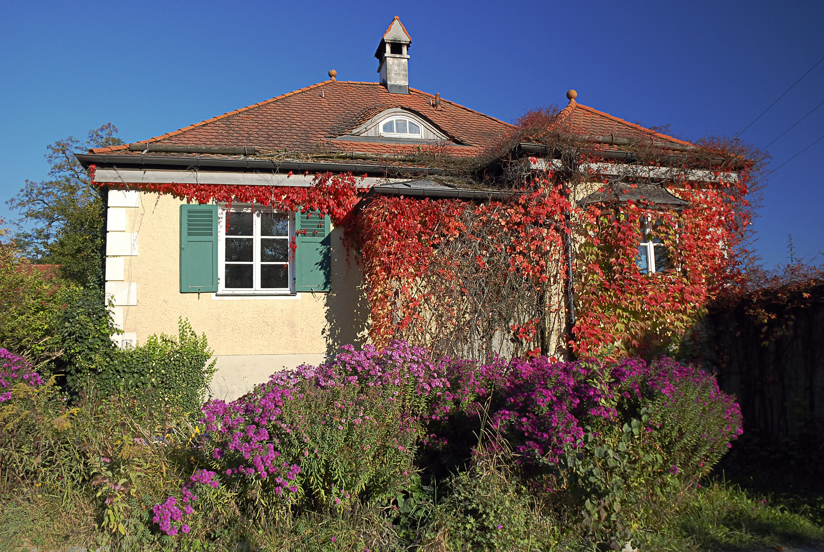 Herbstliches Gutshaus