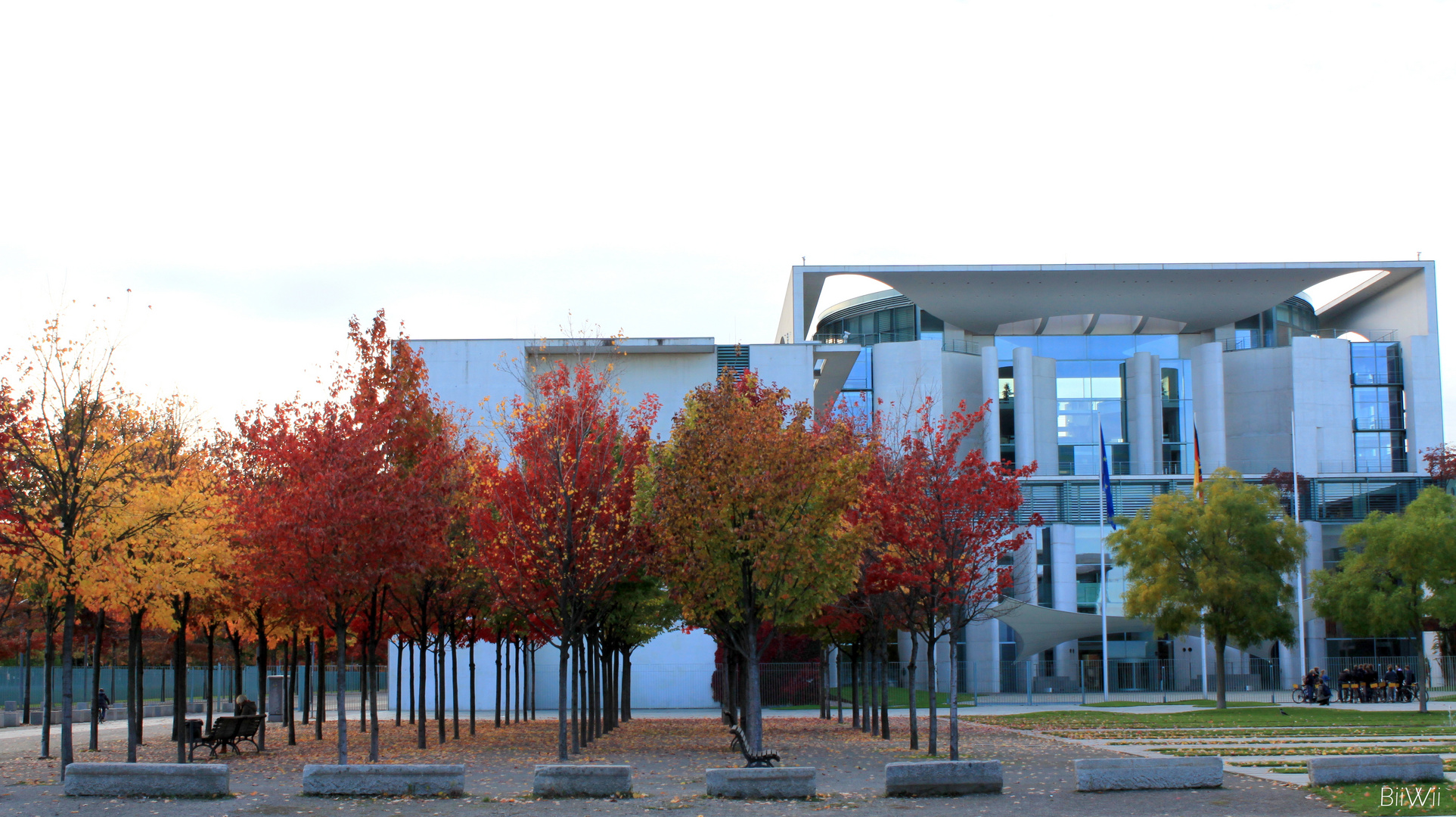 Herbstliches Kanzleramt.