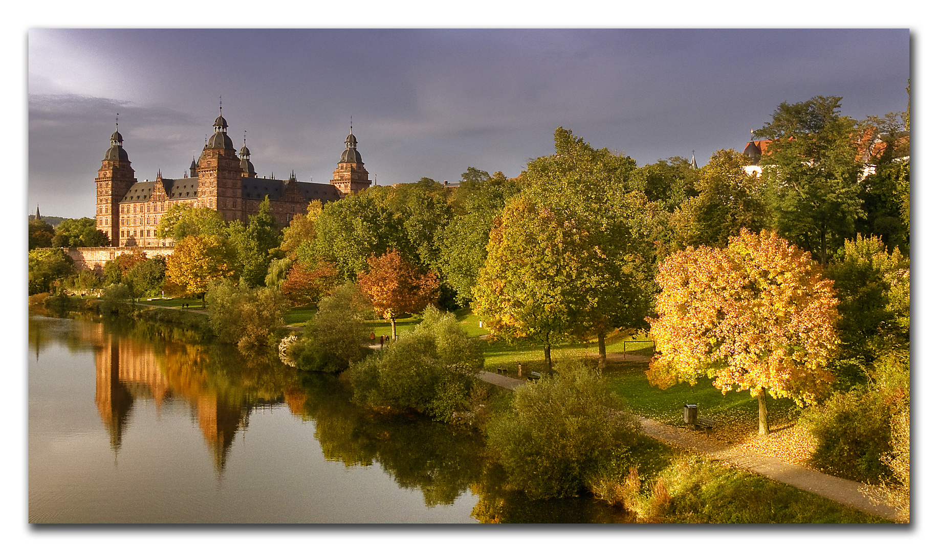 Herbstliches Schloß Johannisburg