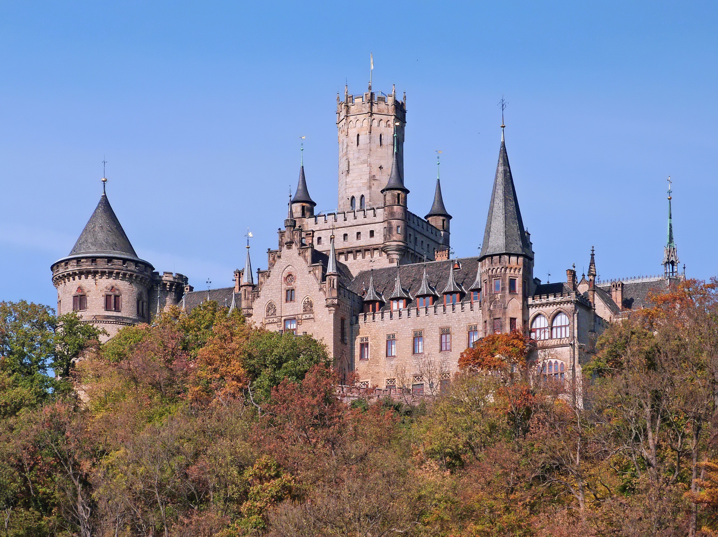 Herbstliches Schloss Marienburg