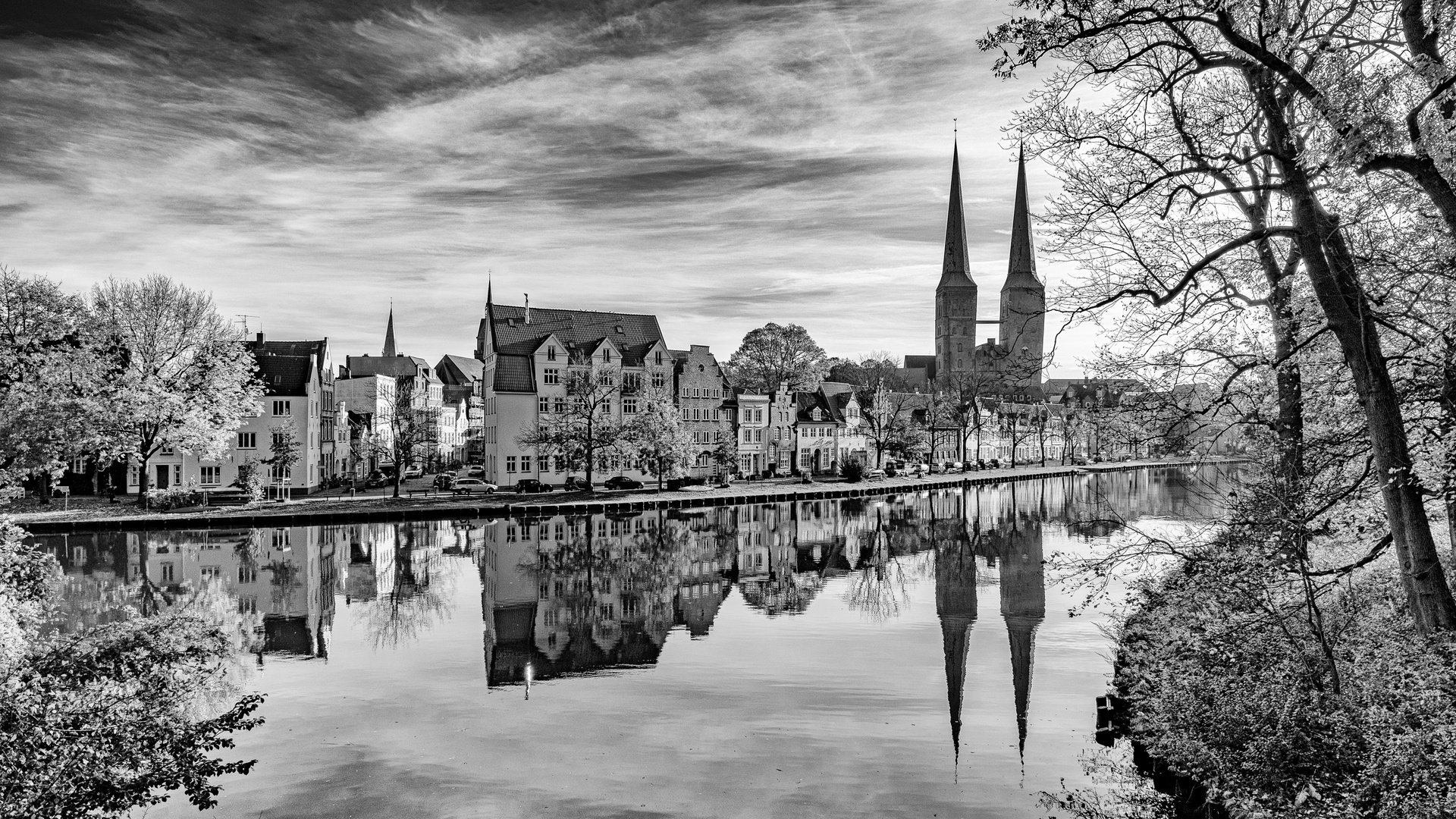 Herbstliches schwarzweißes Lübeck