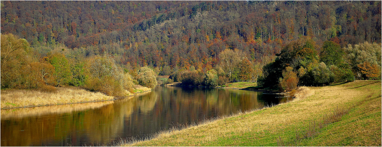 Herbstliches Wesertal
